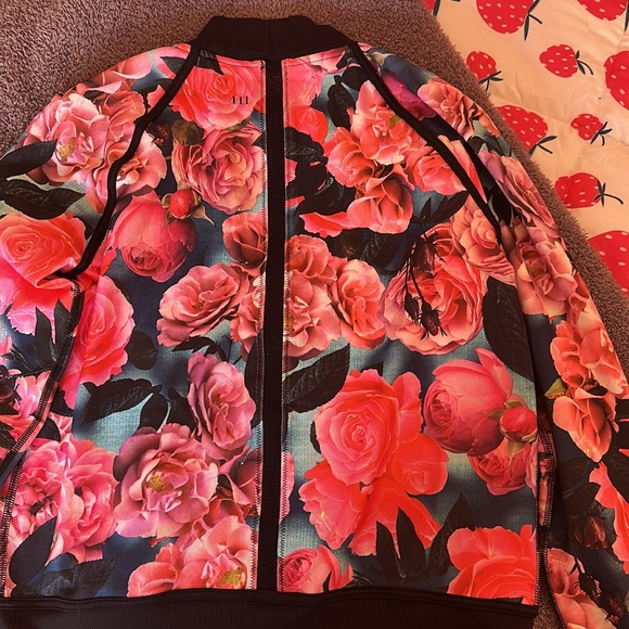 Lululemon jacket - Picture 3 of 3